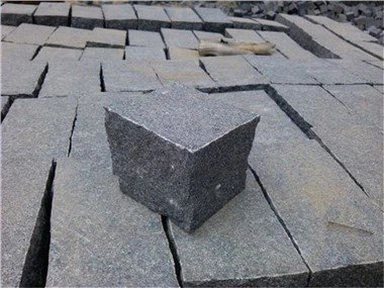 G654 Crni granitni kockasti kamen