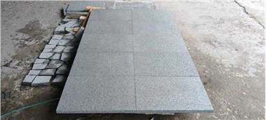 G654 Tamnosive granitne plamene pločice