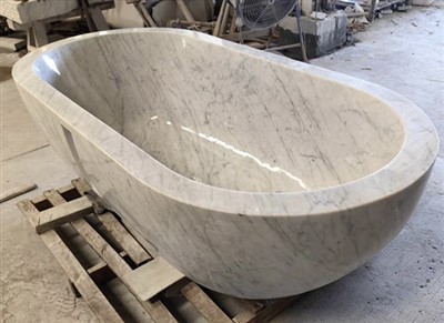 Masivna mramorna kada