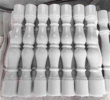 Bijeli mramorni baluster